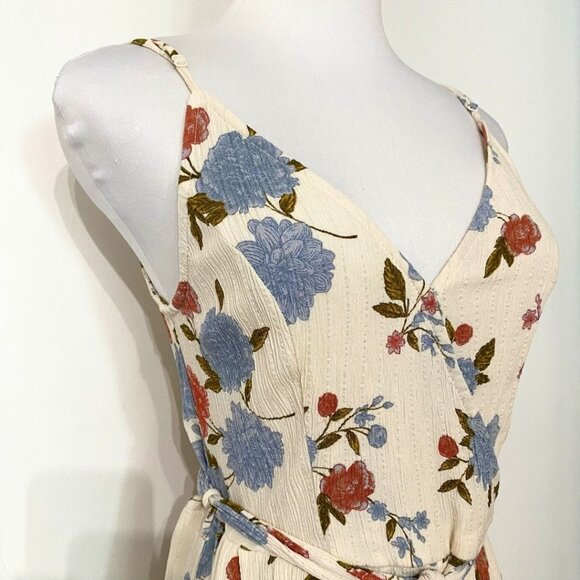 AMERICAN EAGLE AEO WHITE BLUE FLORAL SURPLICE BELTED WIDE FULL SLIT LEG JUMPSUIT - Picture 4 of 11